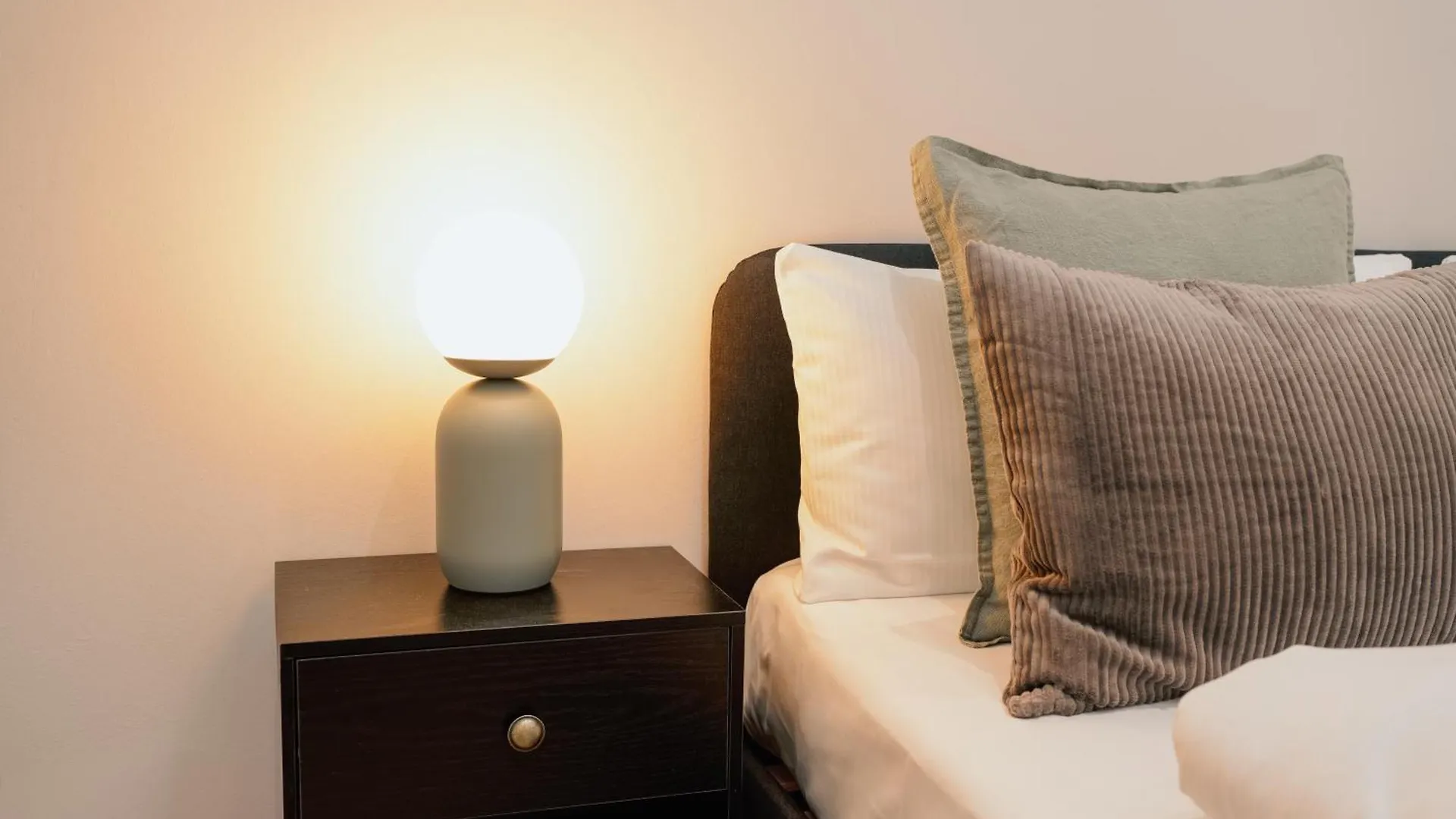Homely Berlin - New Build , Near River , Main Station , Family & Business 0*,  독일