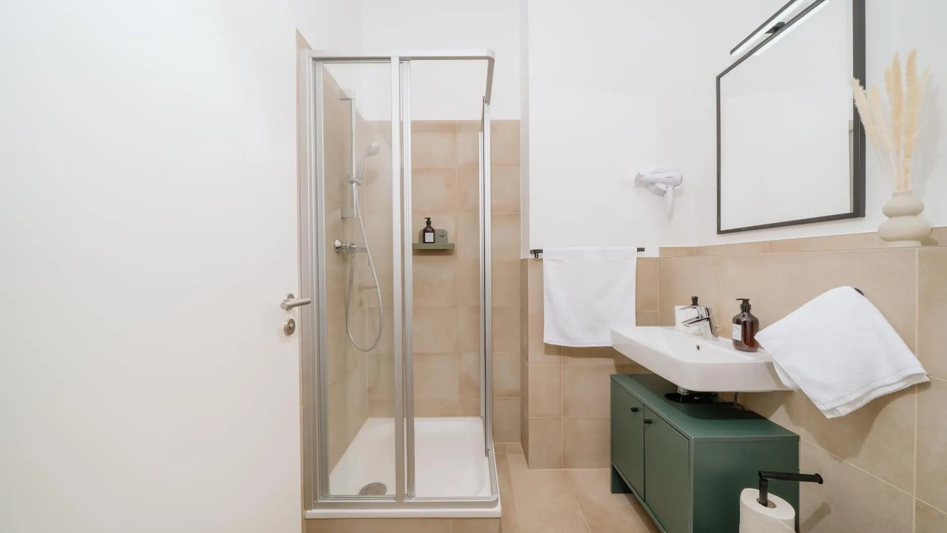 아파트 Homely Berlin - New Build , Near River , Main Station , Family & Business